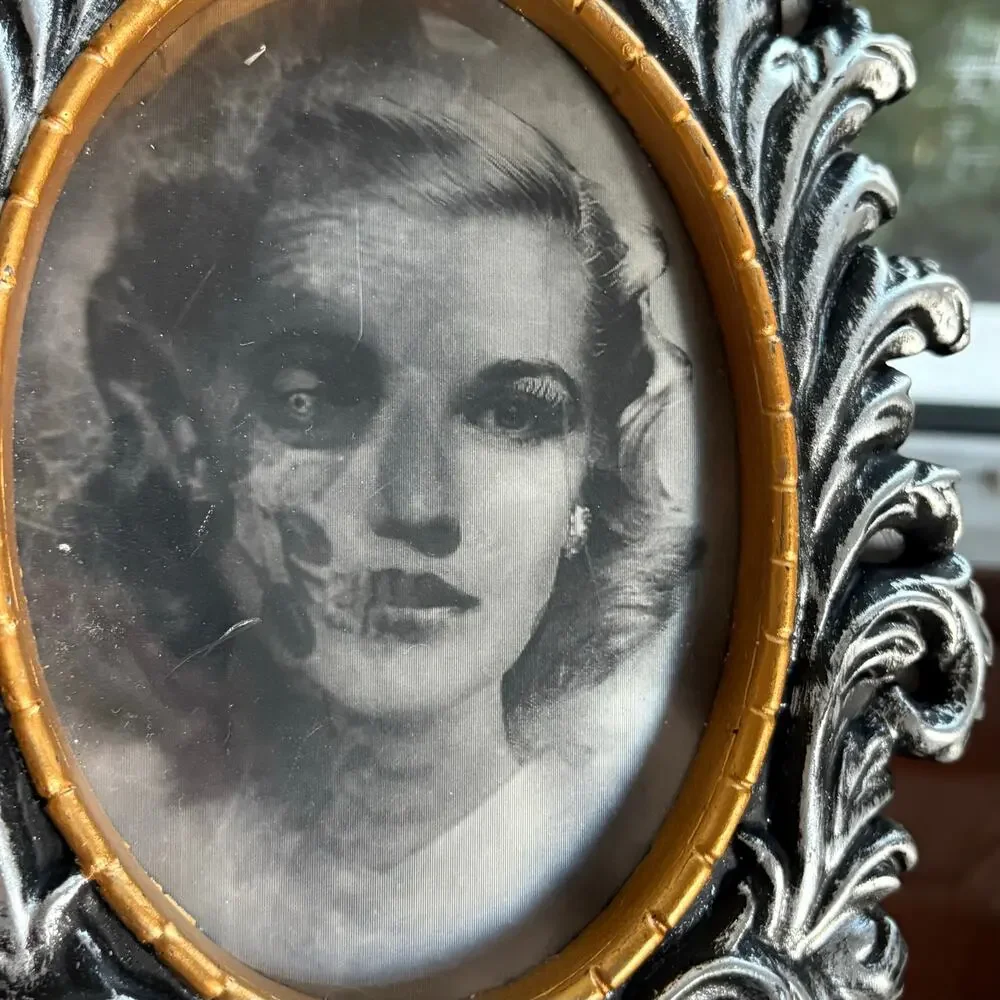 Vintage Lenticular Haunted Portrait Frame Gothic Flip Image Tabletop Decor